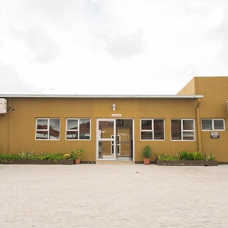 Ekamuti Town Lodge Oniihandi Экстерьер фото